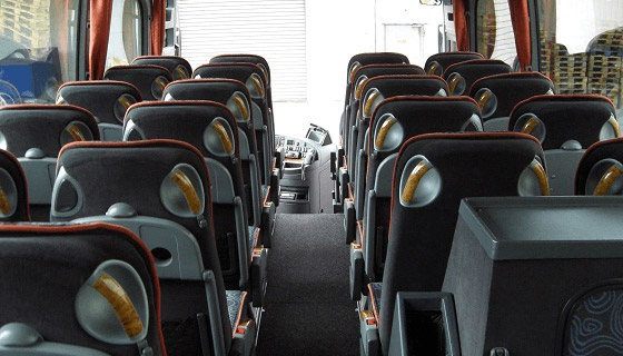 Sitzreihen im Bus